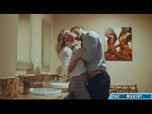❤️ Ketika seorang pirang berdada menggoda Anda di toilet umum ❌  Sex di id.nastypornpics-com.ru ️❤